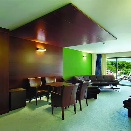 Maxim Hotel 4*