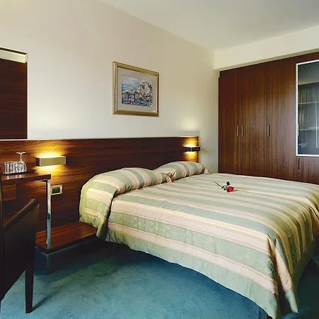 Hotel Maxim 4*