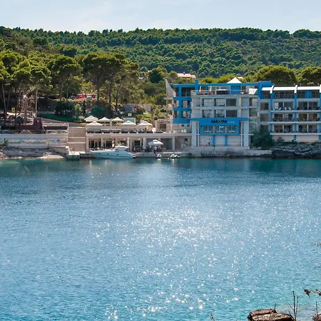 Maxim Hotel 4*
