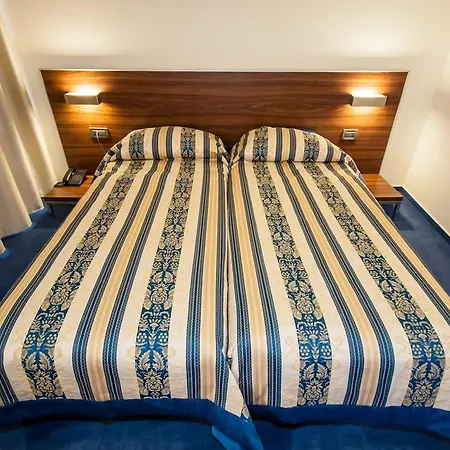 Maxim Otel