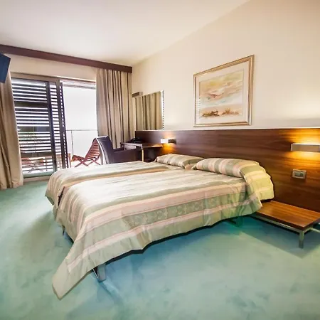 Maxim Otel Božava