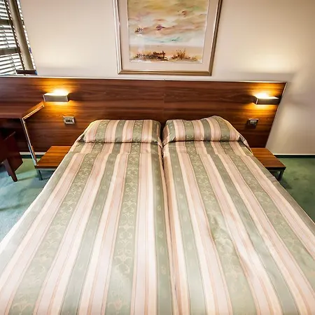 Szálloda Maxim 4*