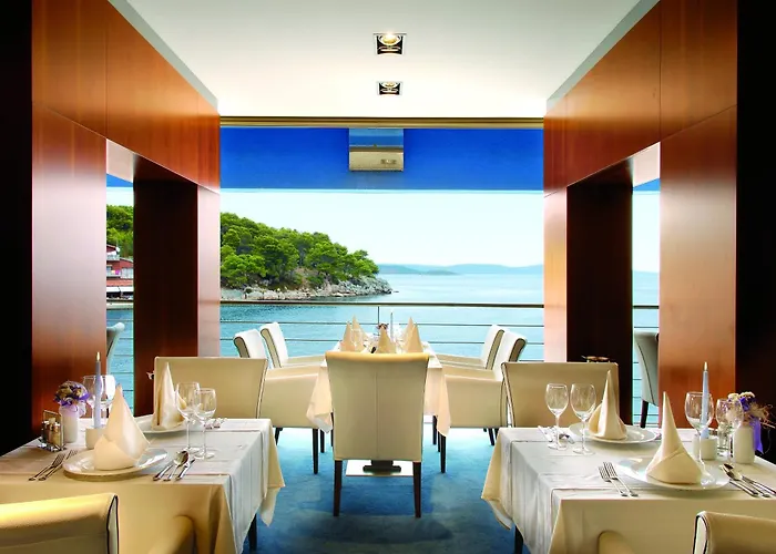Maxim Hotel Bozava